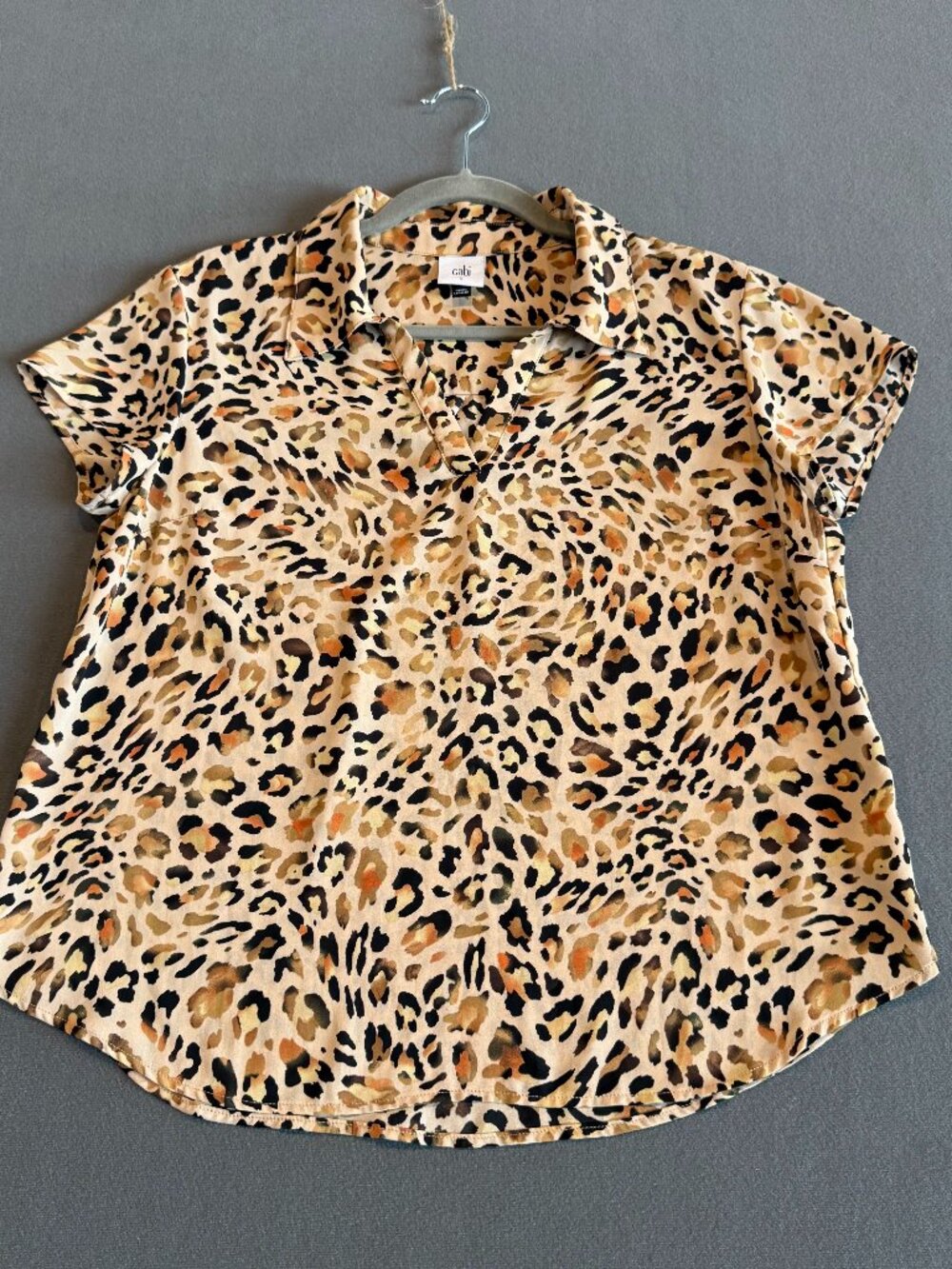 Cabi Leopard Print Short Sleeve Collared Blouse Top Size S